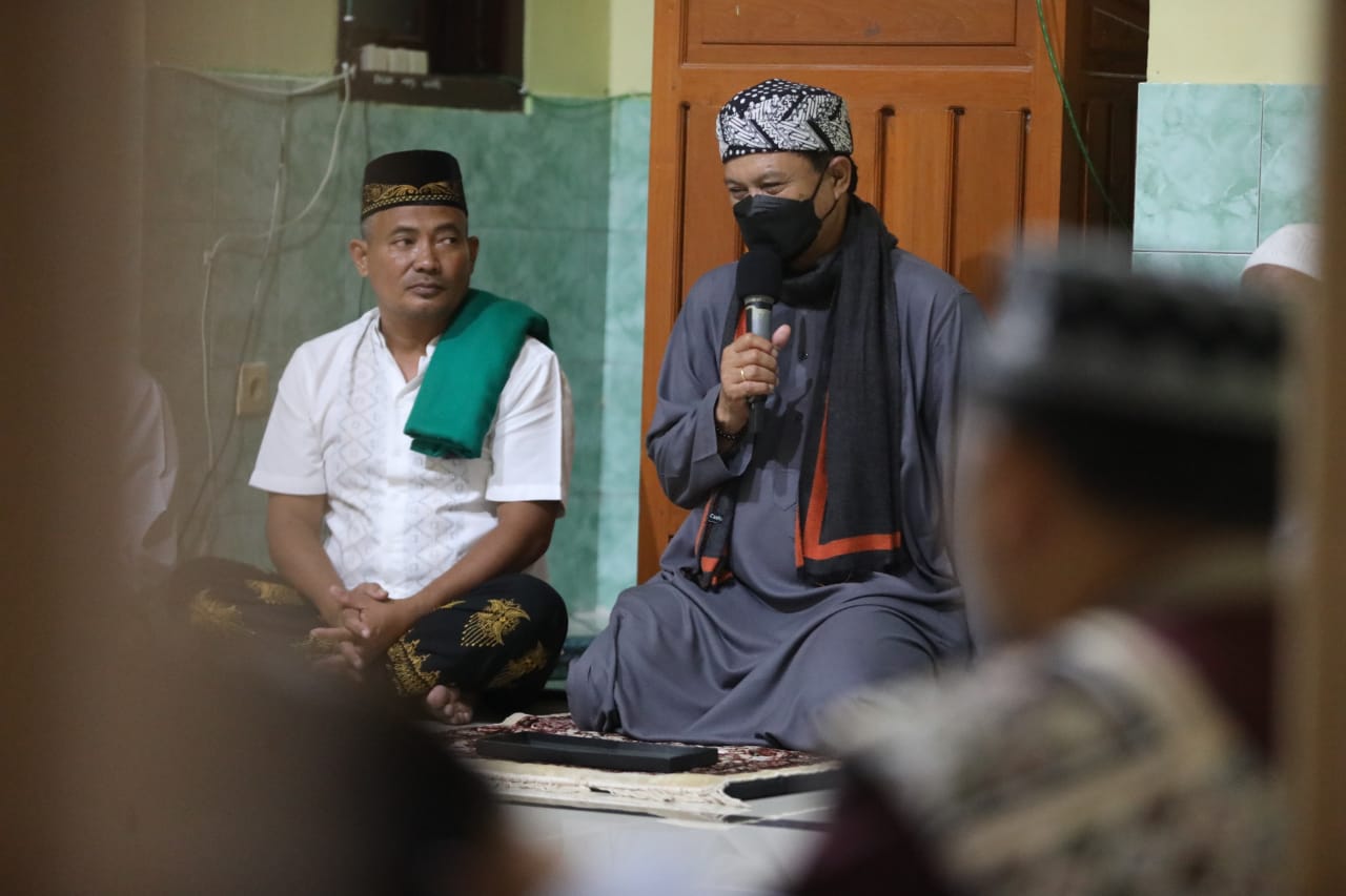 Foto 3 dari 11: Tarawih di Masjid Al-Fitri, Wali Kota Ajak Jamaah Perbanyak Ibadah di Bulan Suci