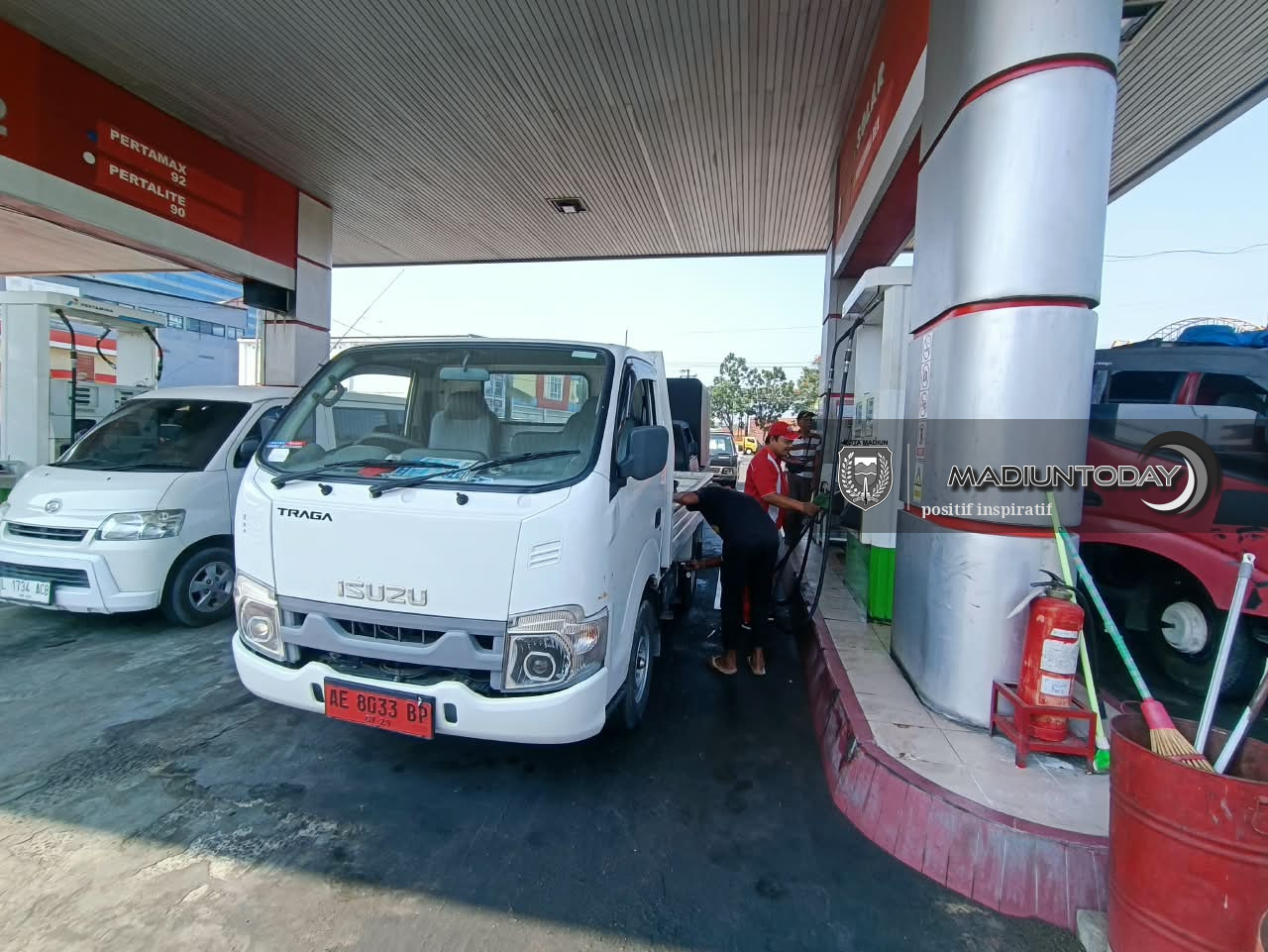Foto 2 dari 2: Harga Dexlite Naik Jadi Rp23.700 per Liter Mulai 1 September 2026