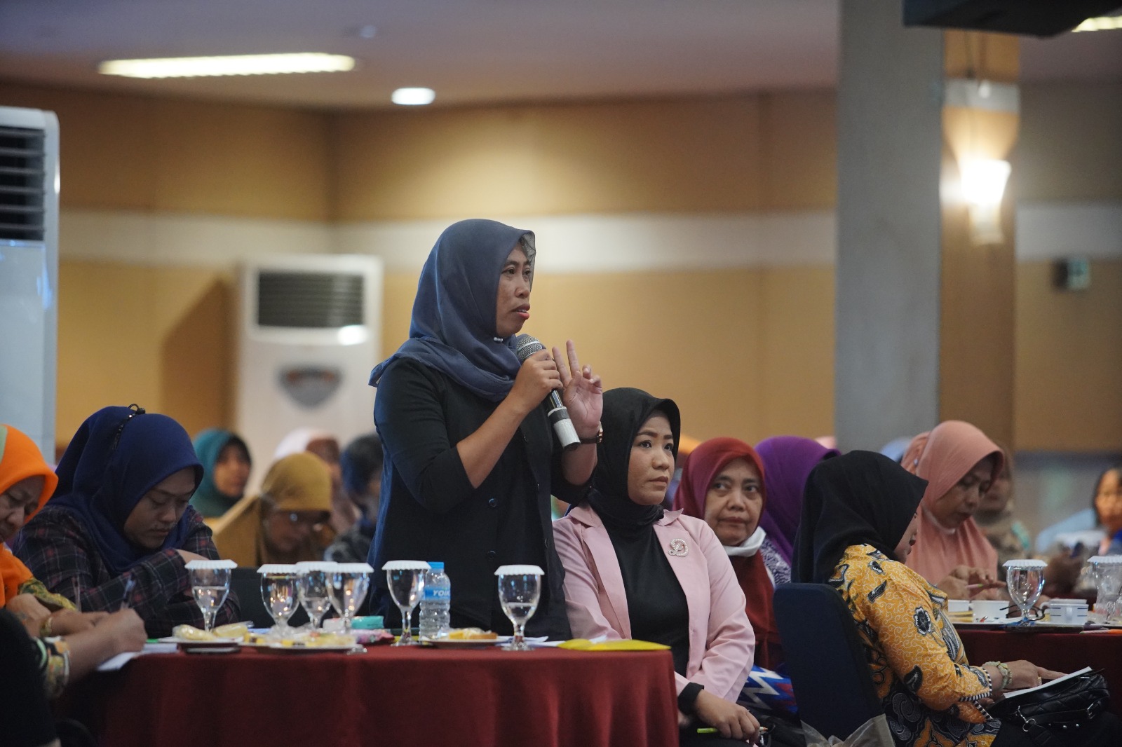 Foto 5 dari 10: Hadiri Penyuluhan Hukum Terpadu Bagi Warga Manguharjo, Wali Kota Jelaskan Pentingnya Sadar Hukum