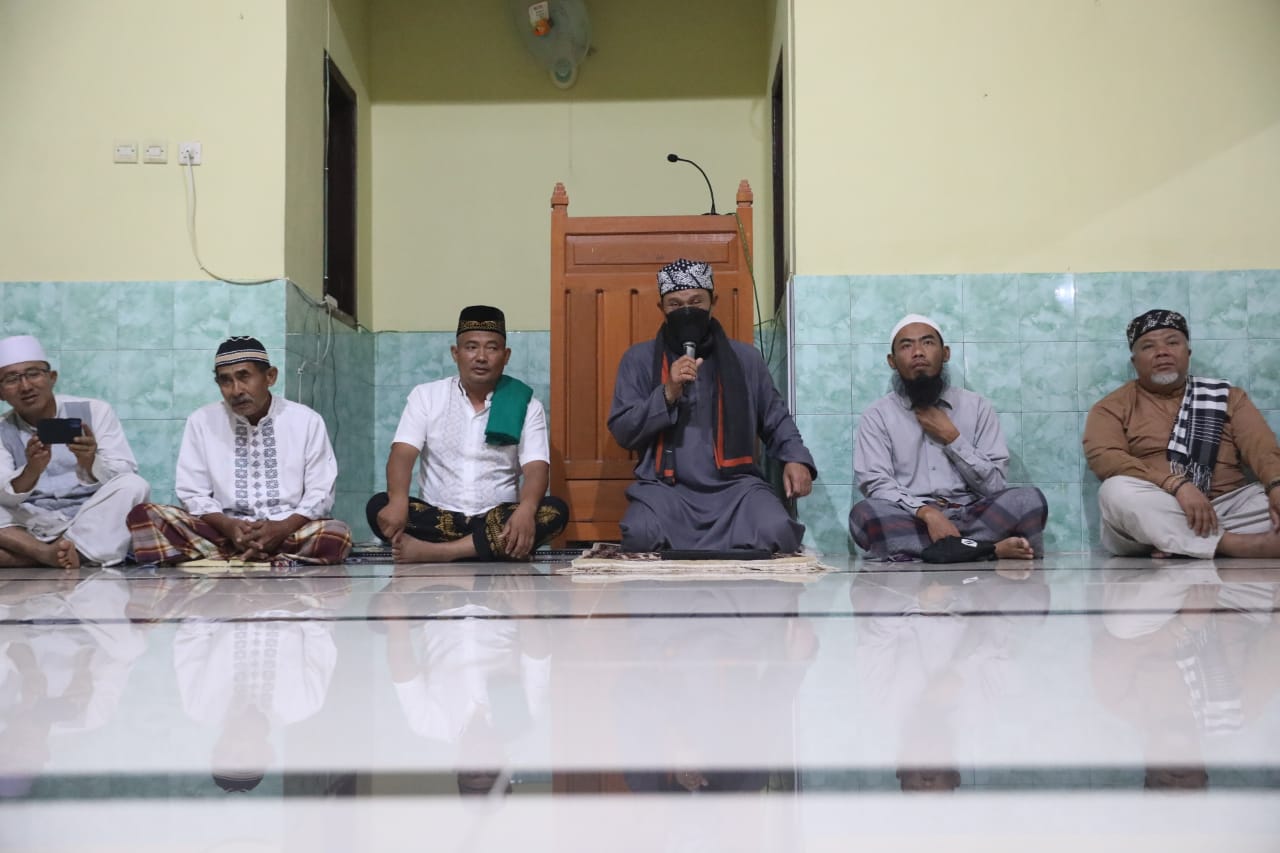 Foto 4 dari 11: Tarawih di Masjid Al-Fitri, Wali Kota Ajak Jamaah Perbanyak Ibadah di Bulan Suci