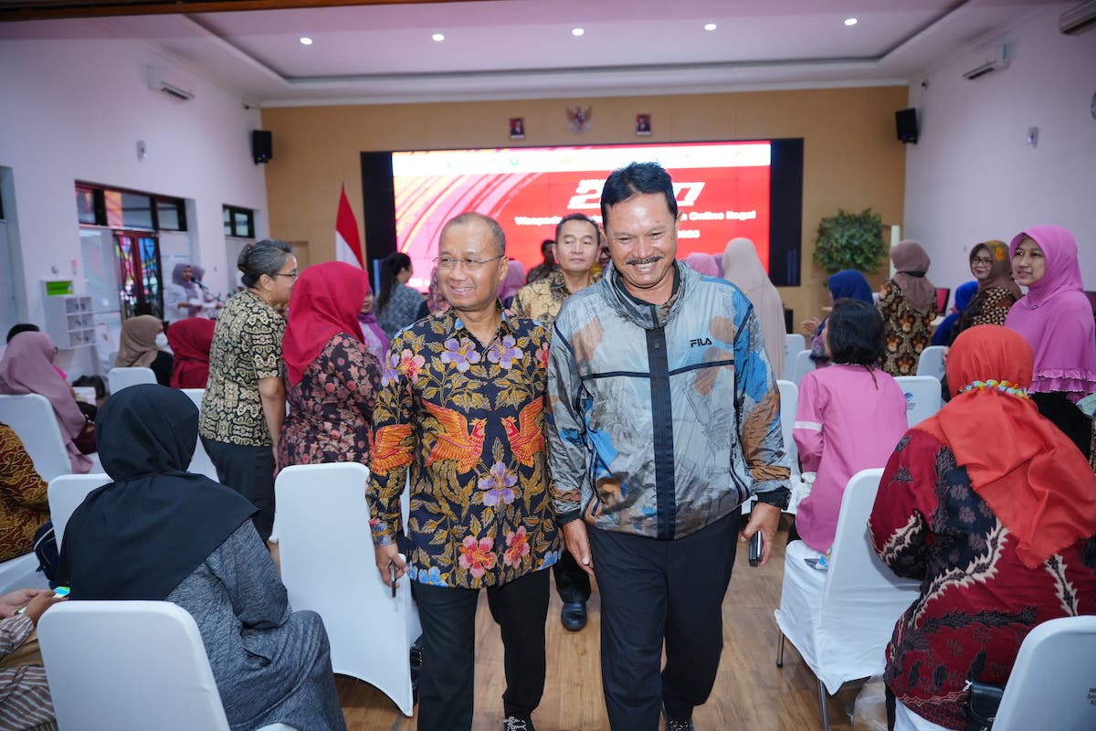 Foto 6 dari 7: Agar Tak Gampang Terjerat Pinjaman Ilegal, Pemkot Gandeng OJK Beri Literasi Keuangan Kepada Pelaku Usaha
