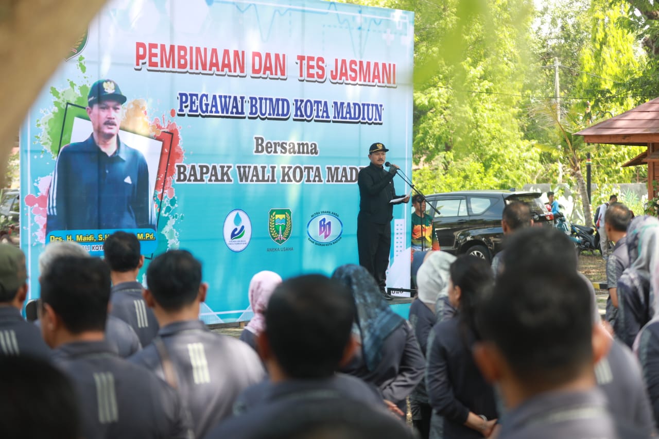 Foto 1 dari 10: Pegawai BUMD Lakukan Tes Kebugaran, Wali Kota Sebut Pelayanan Hanya Bisa Optimal Kalau Pegawai Sehat