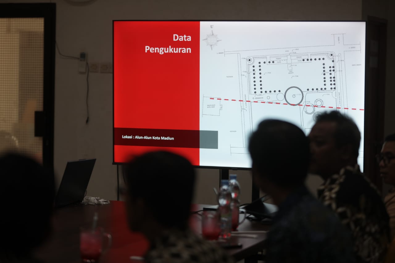Foto 10 dari 10: Pimpin Rapat Pembangunan RTH Kota Madiun, Wali Kota Imbau Rekanan Bekerja Optimal