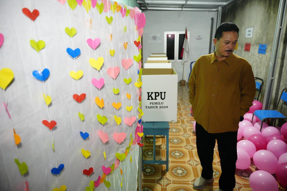Foto 10 dari 10: Tinjau Kesiapan TPS, Wali Kota Bersama Forkopimda Gelar Pemantauan Langsung