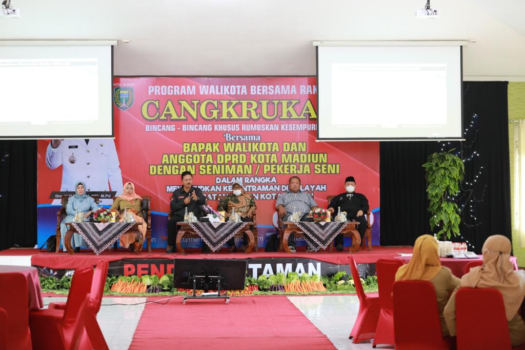 Foto 7 dari 10: Gelar Cangkrukan Bersama Seniman, Wali Kota Paparkan Potensi Panggung Kesenian