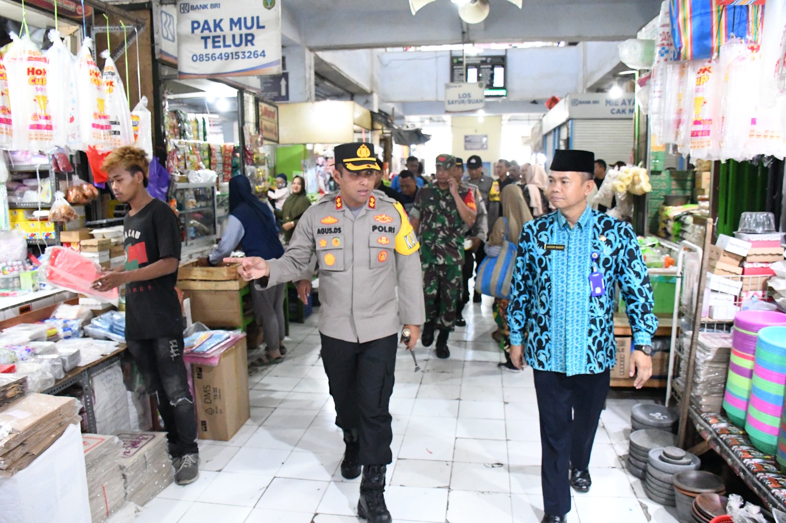 Foto 3 dari 5: Pastikan Stok Dan Harga Sembako Aman, Polresta Gelar Sidak Di PBM