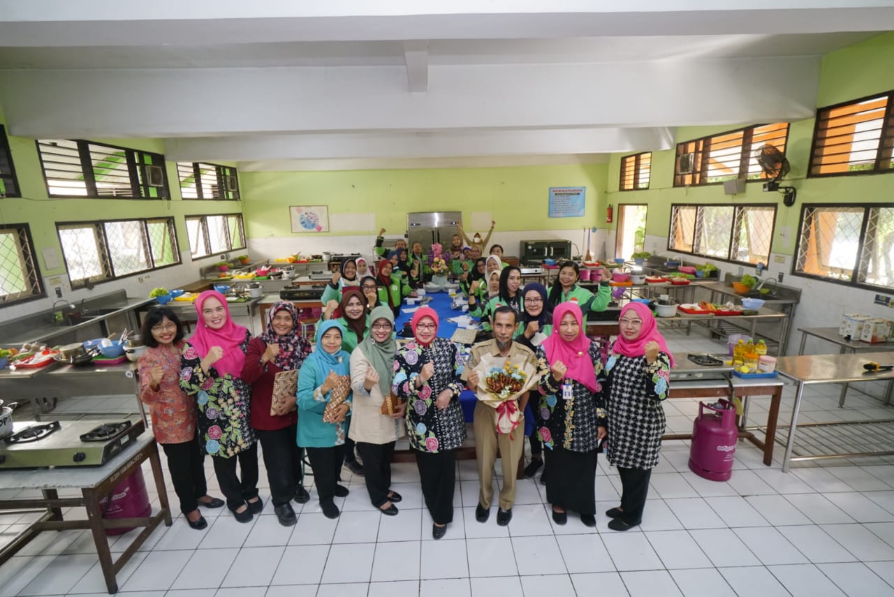 Foto 11 dari 11: Tambah Skill Driver Ojol Perempuan, Dinsos PPPA Gelar Pelatihan Memasak