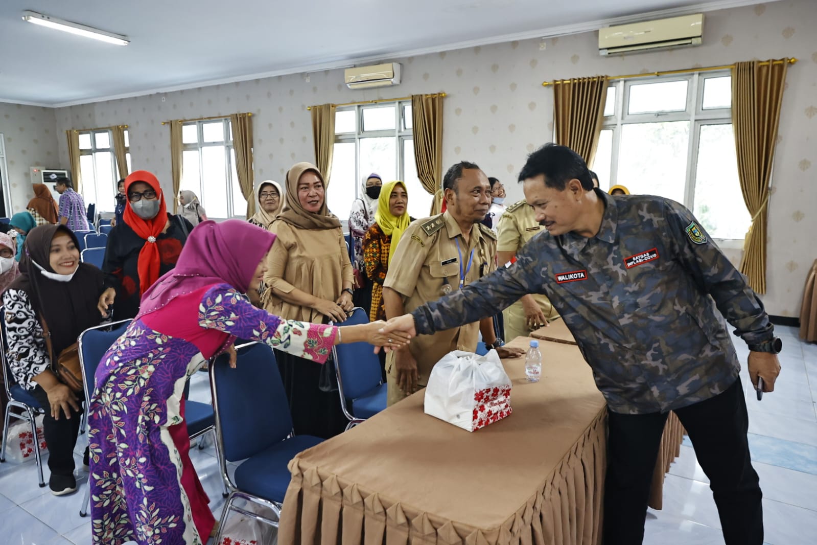 Foto 6 dari 8: Tatap Muka dengan Masyarakat Kartoharjo, Wali Kota-DPRD Serap Aspirasi Melalui Program Ngopi