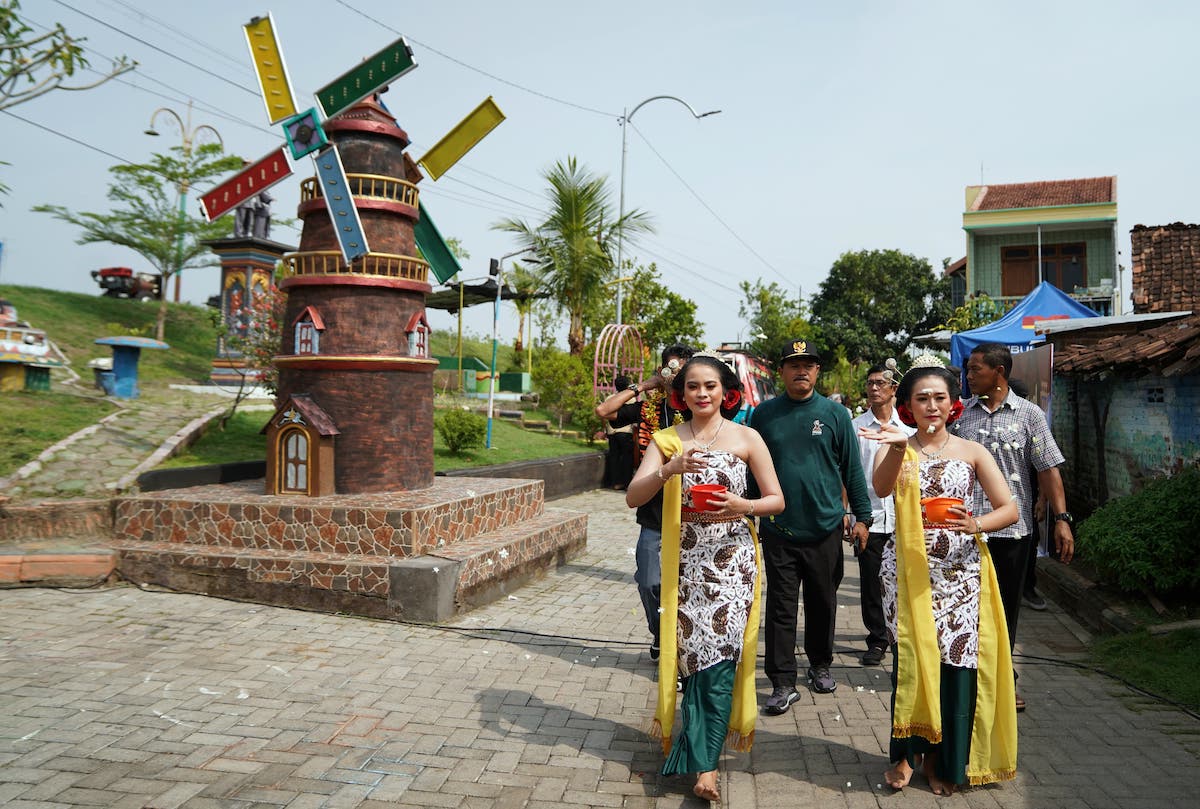 Foto 3 dari 7: Hadiri Festival Akustik Hingga Resmikan Rumah Wingko, Wali Kota Apresiasi Warga Aktif Dukung Pembangunan Kota
