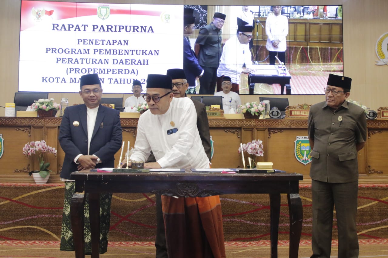 Foto 5 dari 8: Propemperda Resmi Ditetapkan, Pemkot-DPRD  Targetkan Tujuh Raperda Prioritas Tahun Depan