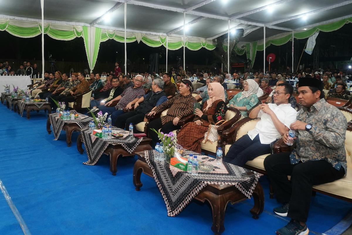 Foto 10 dari 11: Tasyakuran Tutup Giling, Pj. Wali Kota Apresiasi Pencapaian PG. Rejoagung Catat Hasil Terbaik Dalam 10 Tahun