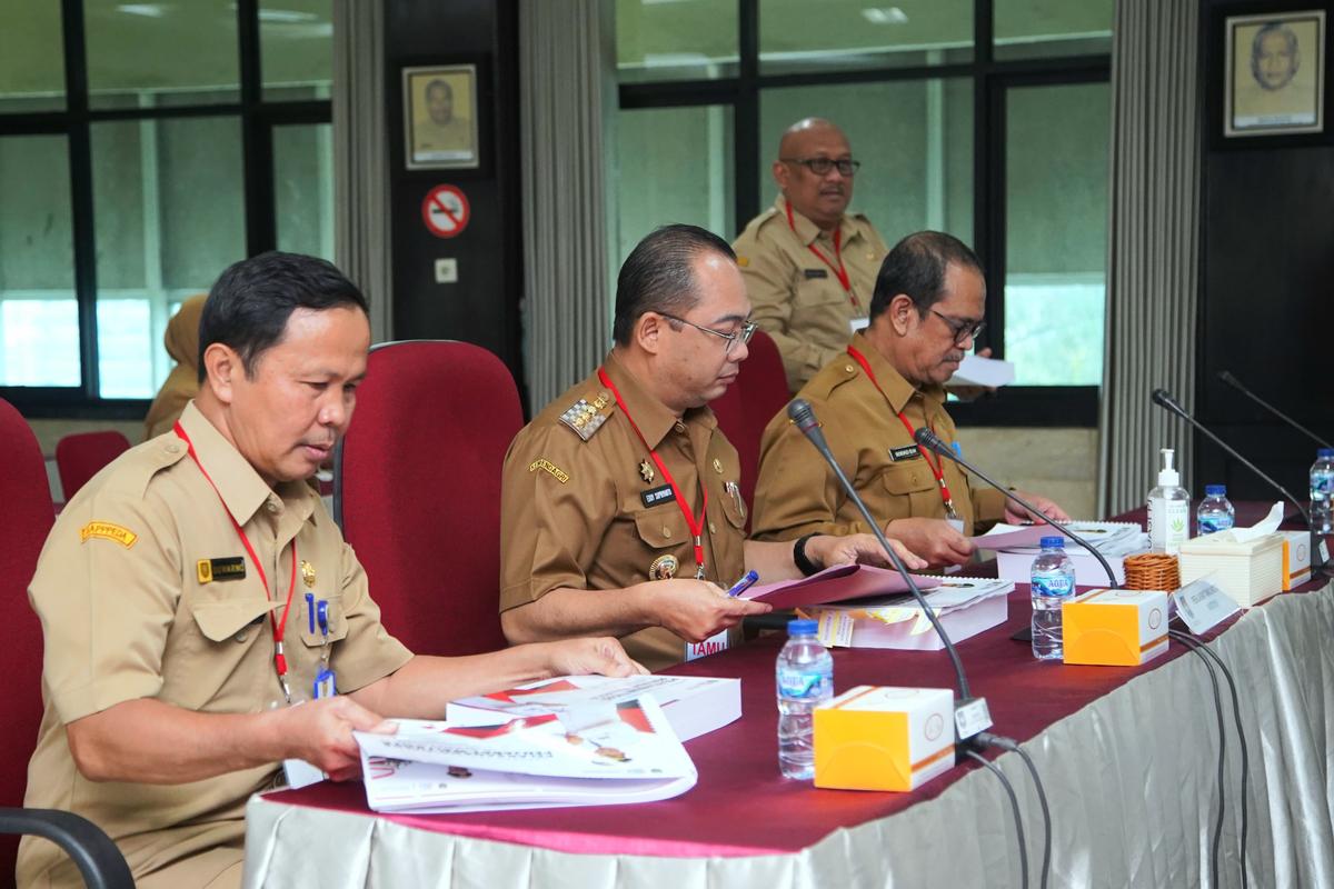 Foto 10 dari 11: Enam Bulan Menjabat Di Kota Madiun, Pj Wali Kota Paparkan Pertanggungjawaban Triwulan II Ke Kemendagri