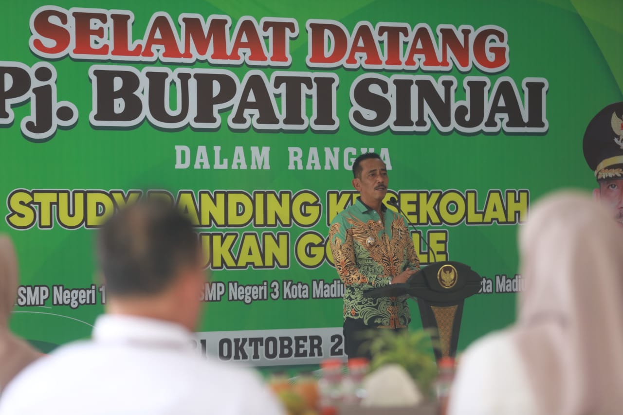 Foto 2 dari 12: Pj Wali Kota Terima Kunjungan Pemkab Sinjai, Gelar Studi Banding Pemanfaatan Chromebook
