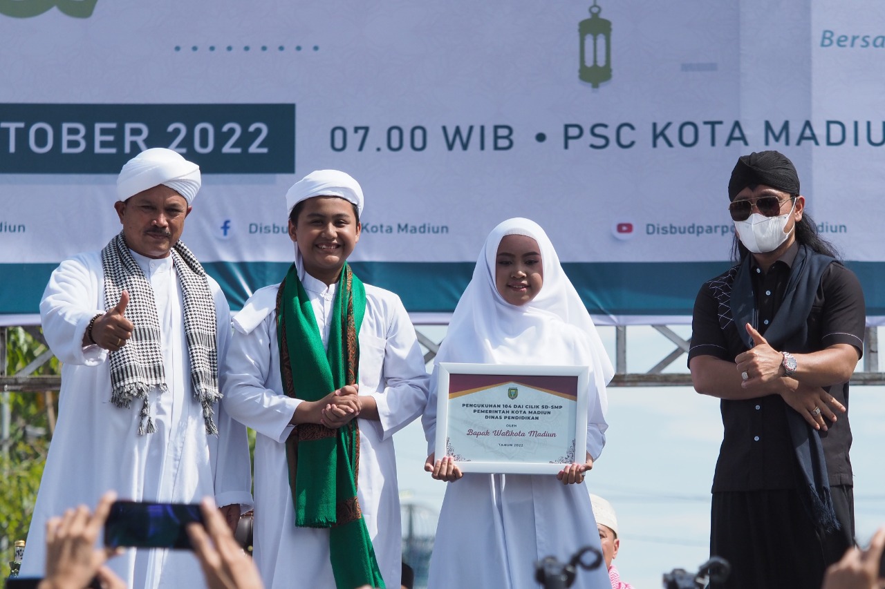 Foto 16 dari 17: Pengajian Akbar Peringatan Hari Santri Berlangsung Meriah, Wali Kota Sampaikan Apresiasi Kepada Jamaah