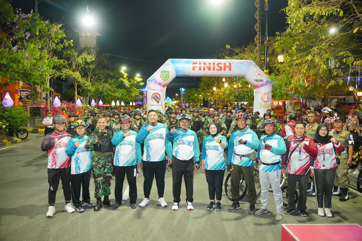 Foto 8 dari 8: Buka Event Gowes Malam, Wali Kota Ajak Masyarakat Jaga Kesehatan