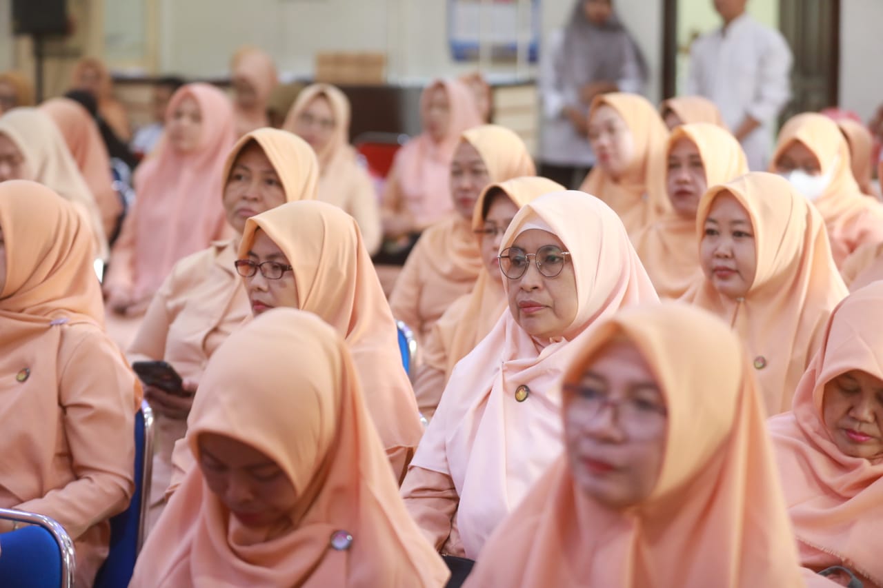 Foto 4 dari 13: Hadiri Pertemuan Rutin Pleno DWP, Wali Kota Harap Perempuan Semakin Berperan di Keluarga