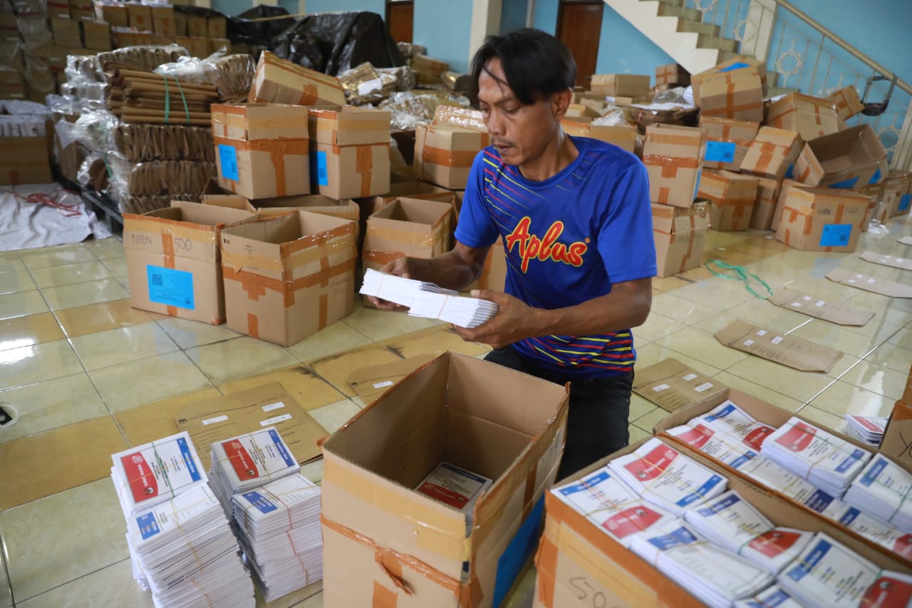 Foto 2 dari 9: KPU Kota Madiun Mulai Setting Logistik Usai Sortir Surat Suara
