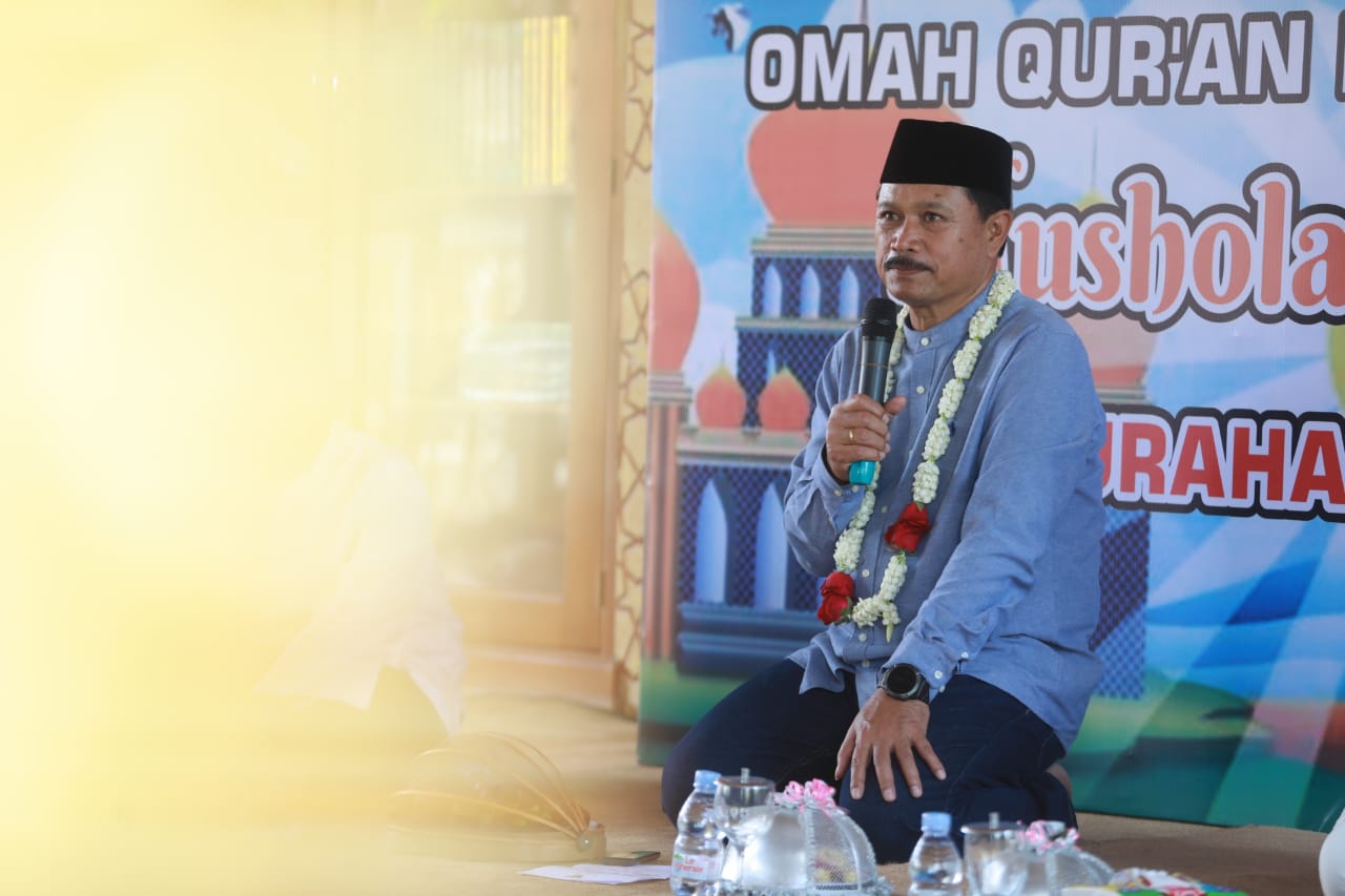 Foto 5 dari 10: Hadiri Wisuda Santri Lansia Omah Qur'an Darul Muqomah, Wali Kota : Tidak Ada Kata Terlambat Untuk Belajar