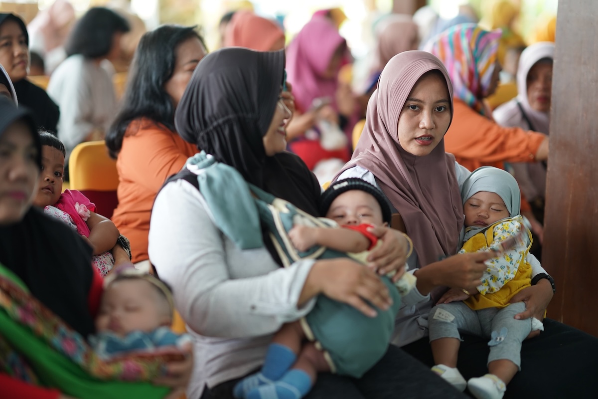 Foto 7 dari 10: Pantau Vaksinasi Polio Serentak, Wali Kota Dr. Maidi: Generasi Emas Kedepan Harus Kita Antisipasi