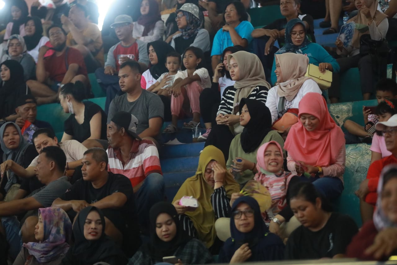 Foto 7 dari 13: Tutup Turnamen Bola Voli Antar Kelurahan, Wali Kota Bari Apresiasi Kepada Para Pemenang