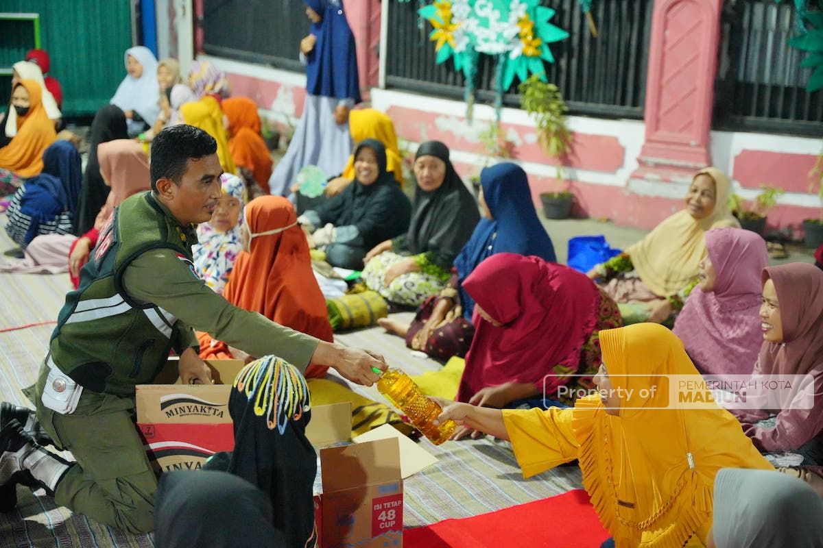 Foto 8 dari 8: Sambangi Warga Banjarejo, Wali Kota Gelar Isya Berjamaah Di Masjid Baiturrahim