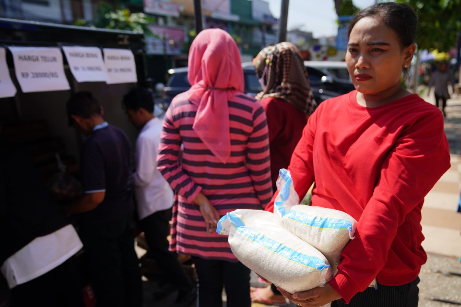 Foto 10 dari 10: Bersama Disdag, PPI Siapkan 500 Kilogram Beras Selama Gelar Operasi Pasar