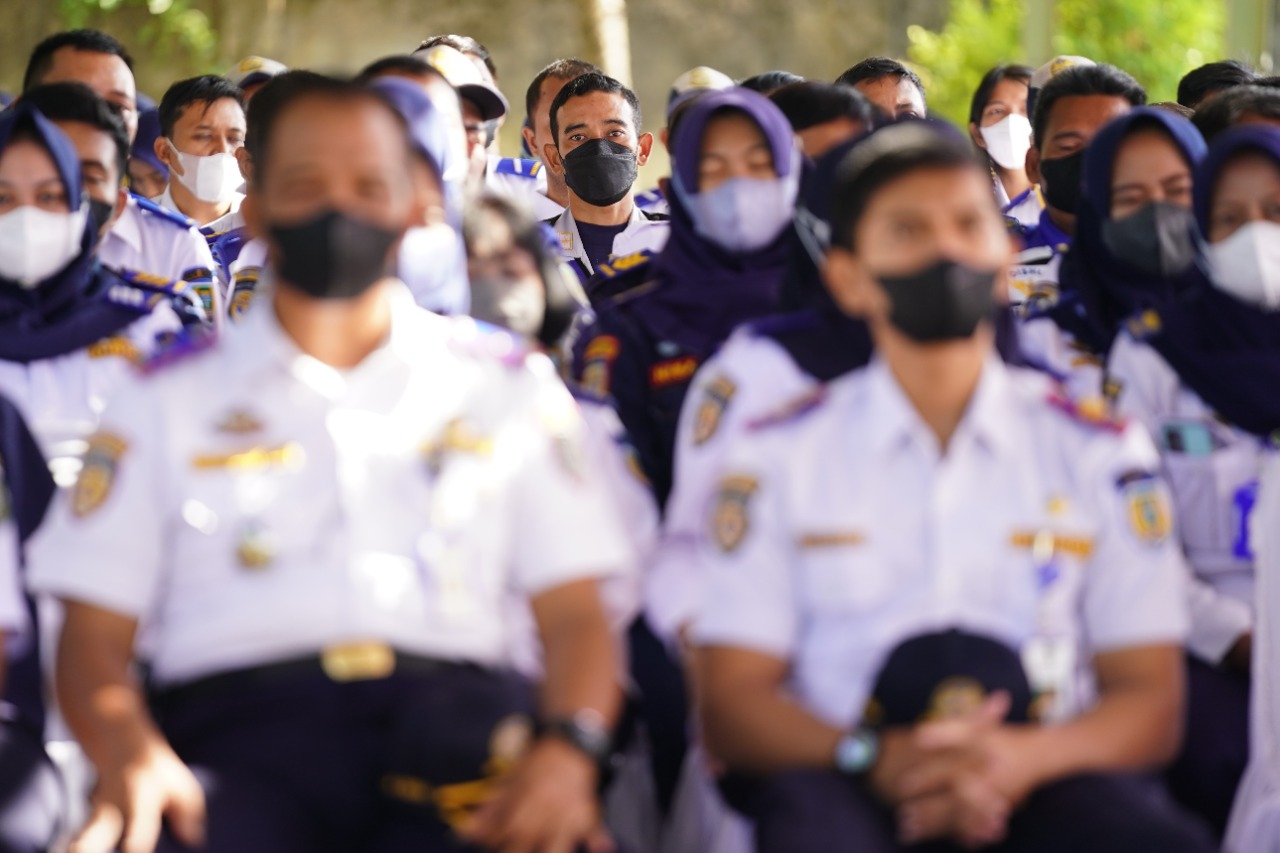 Foto 4 dari 10: Peringati Hari Perhubungan Nasional, Wali Kota Beri Pembinaan Pegawai Dishub