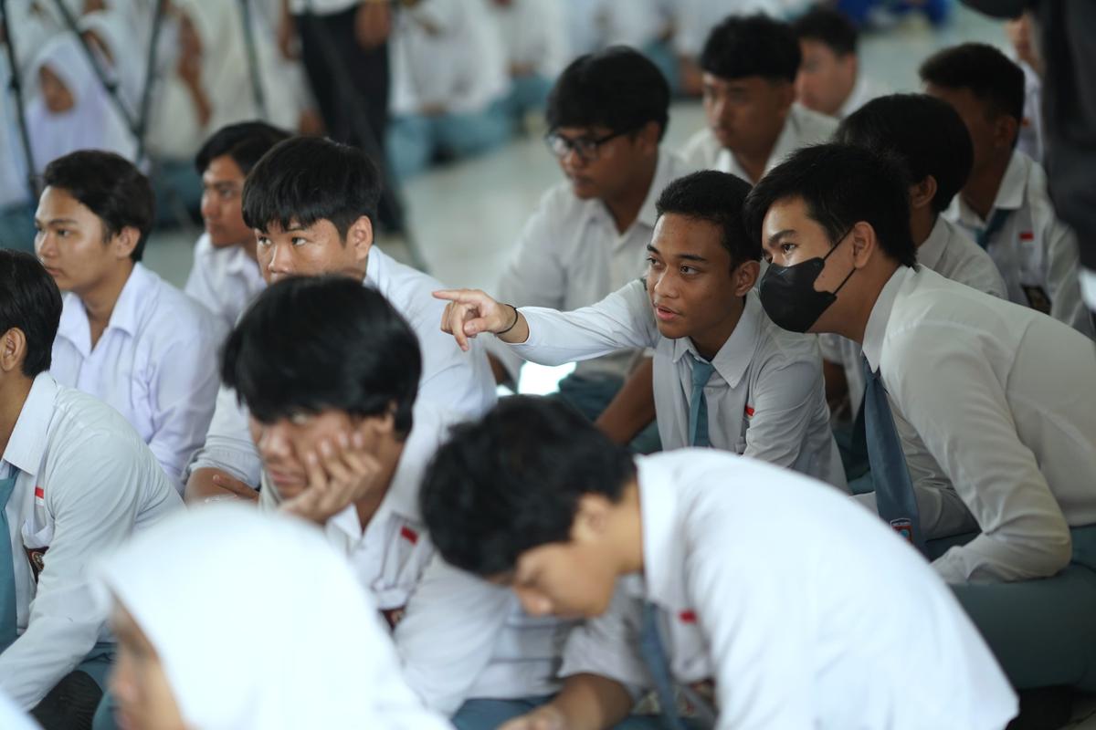 Foto 1 dari 9: Hadiri PPID Goes To School, Wali Kota Beri Semangat Dan Tantangan Untuk Generasi Muda