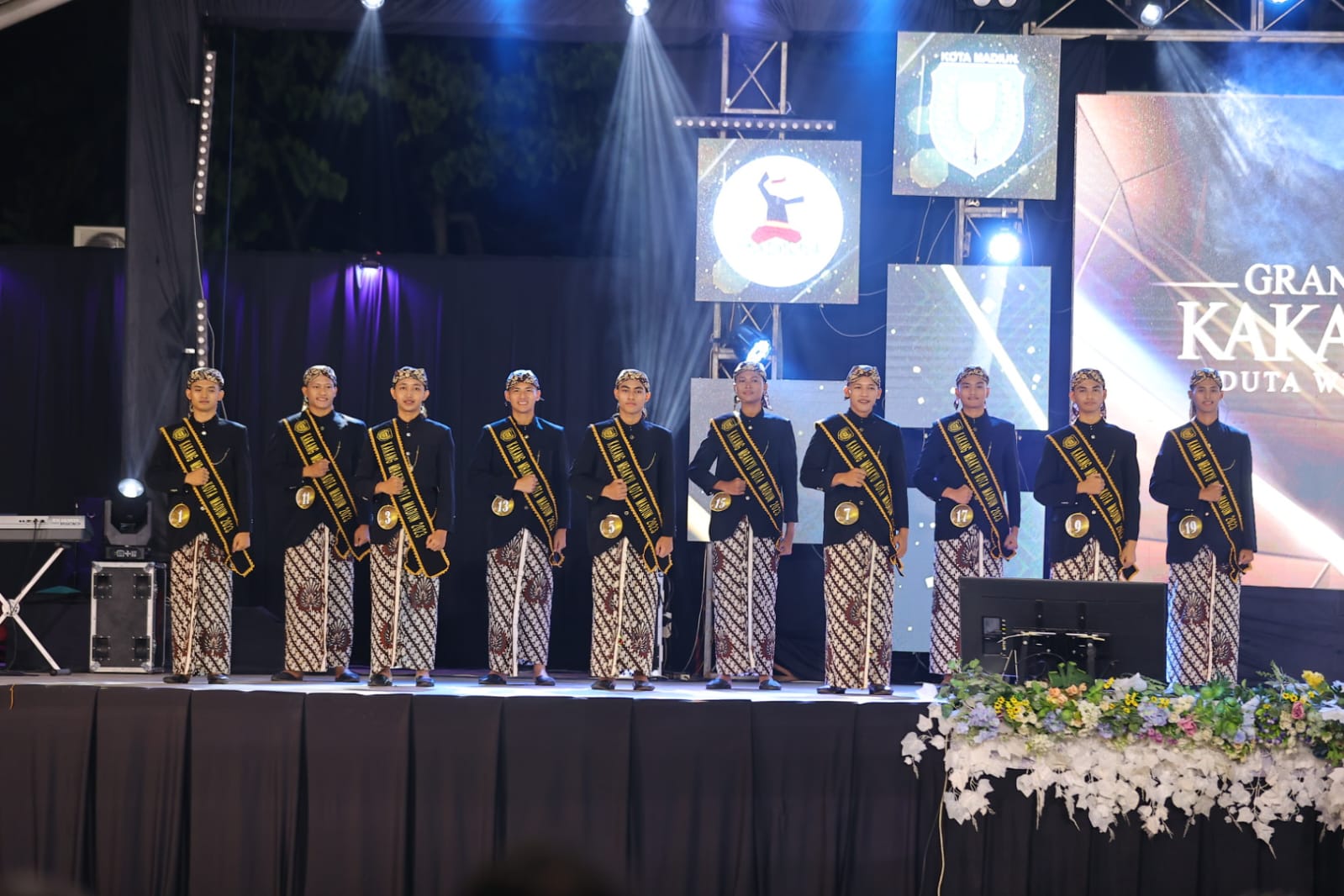 Foto 1 dari 8: Saksikan Grandfinal Kakang-Mbakyu 2023, Wali Kota Harap Duta Wisata Kuasai Banyak Bahasa untuk Madiun Mendunia