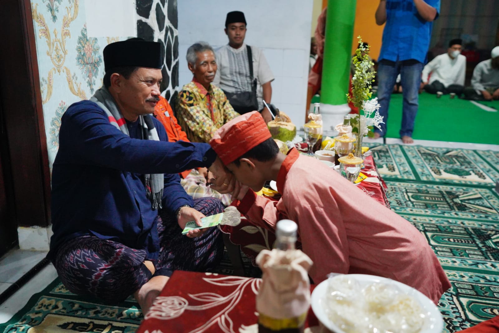 Foto 9 dari 10: Shalat Isya Bersama Warga, Wali Kota Sampaikan Capaian Kota Pendekar