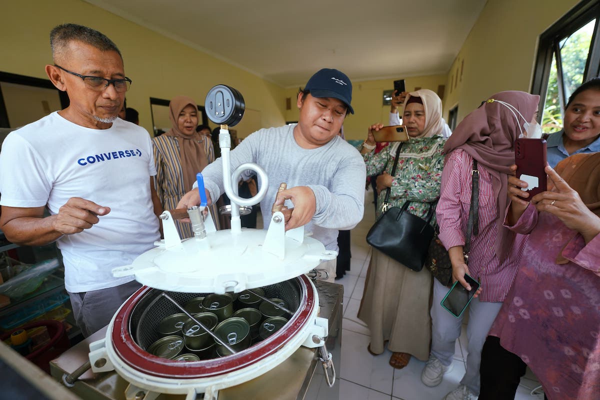 Foto 7 dari 9: Dukung UMKM Go International, DKPP Gelar Pelatihan Pengemasan Bentuk Kaleng