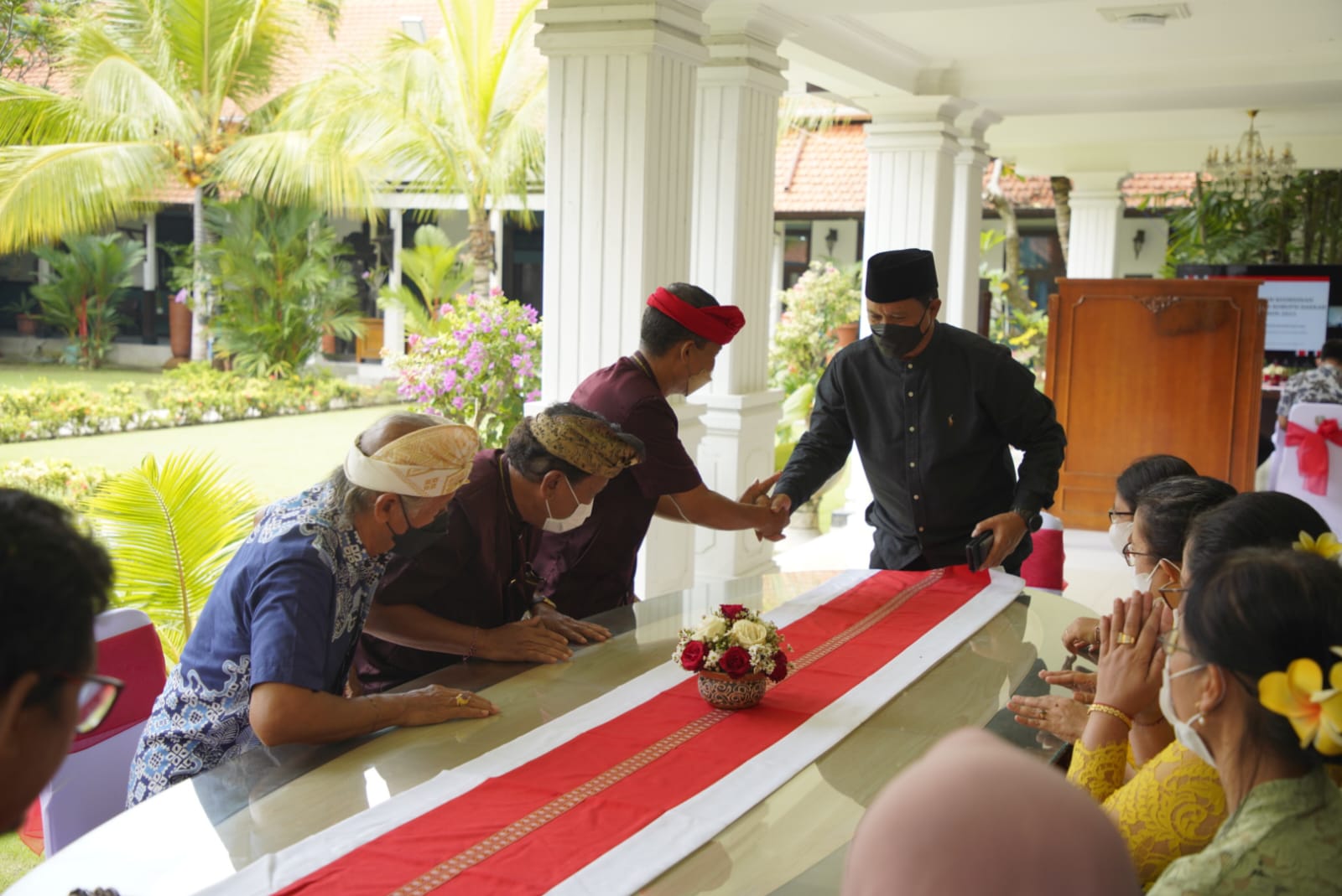 Foto 6 dari 6: Audiensi dengan PHDI Soal Pembangunan Pura, Wali Kota: Pemerintah Siap Bantu Asal Syarat Lengkap Semua