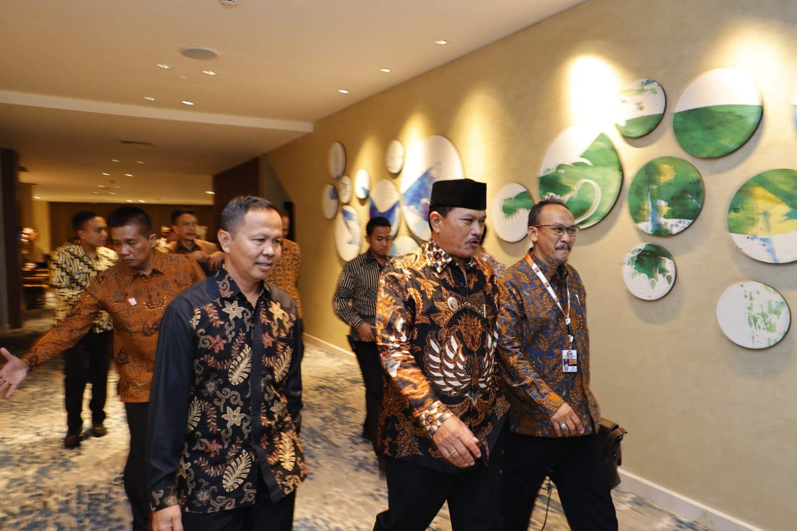 Foto 6 dari 6: Dinilai Sukses Gerakkan Pembangunan Daerah, Wali Kota Raih Penghargaan Tokoh Inovator Keinsinyuran Dari PII Jatim