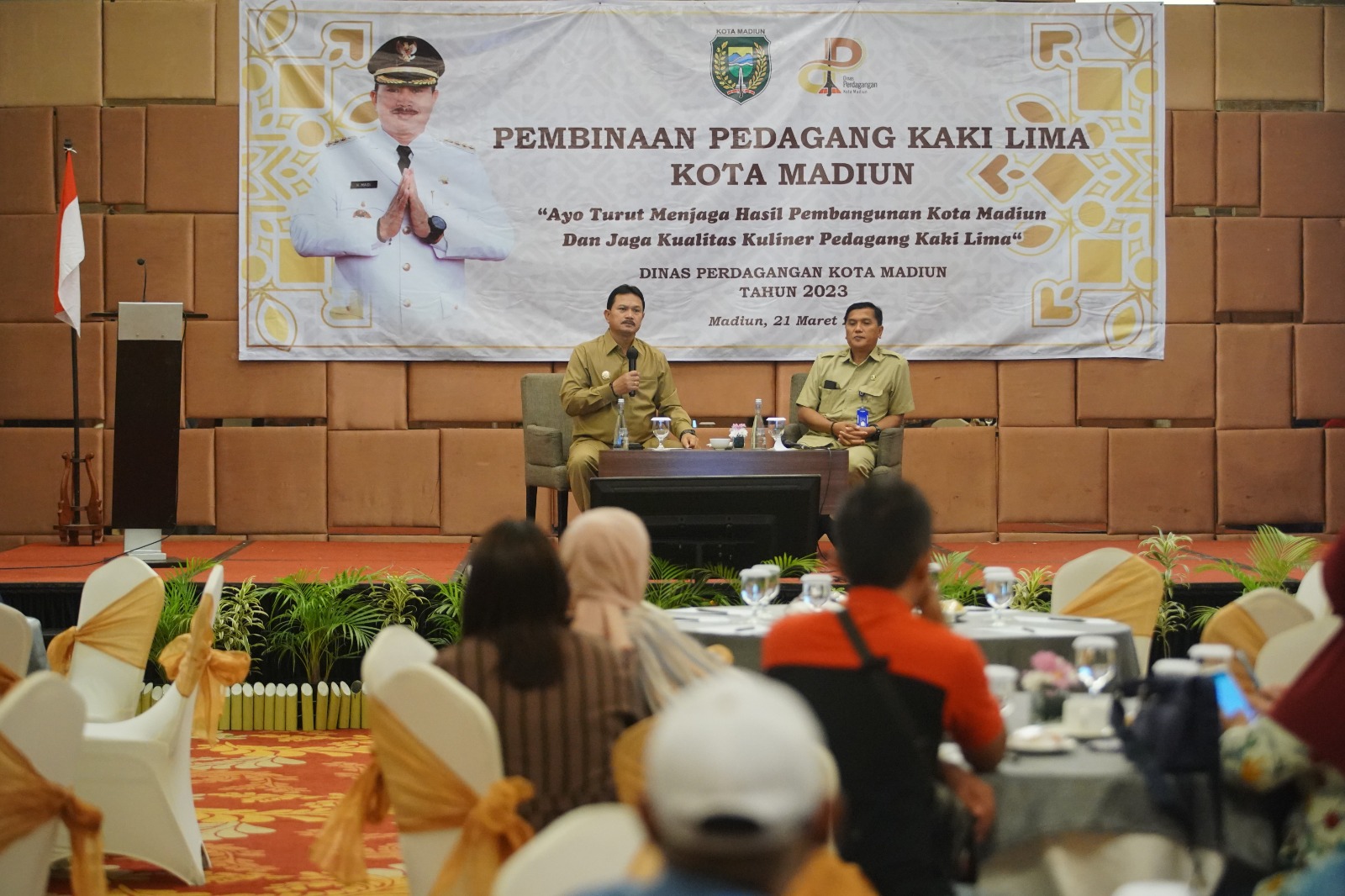 Foto 3 dari 10: Gelar Pembinaan Bagi PKL, Wali Kota Pesan Jaga Kualitas Dalam Berjualan