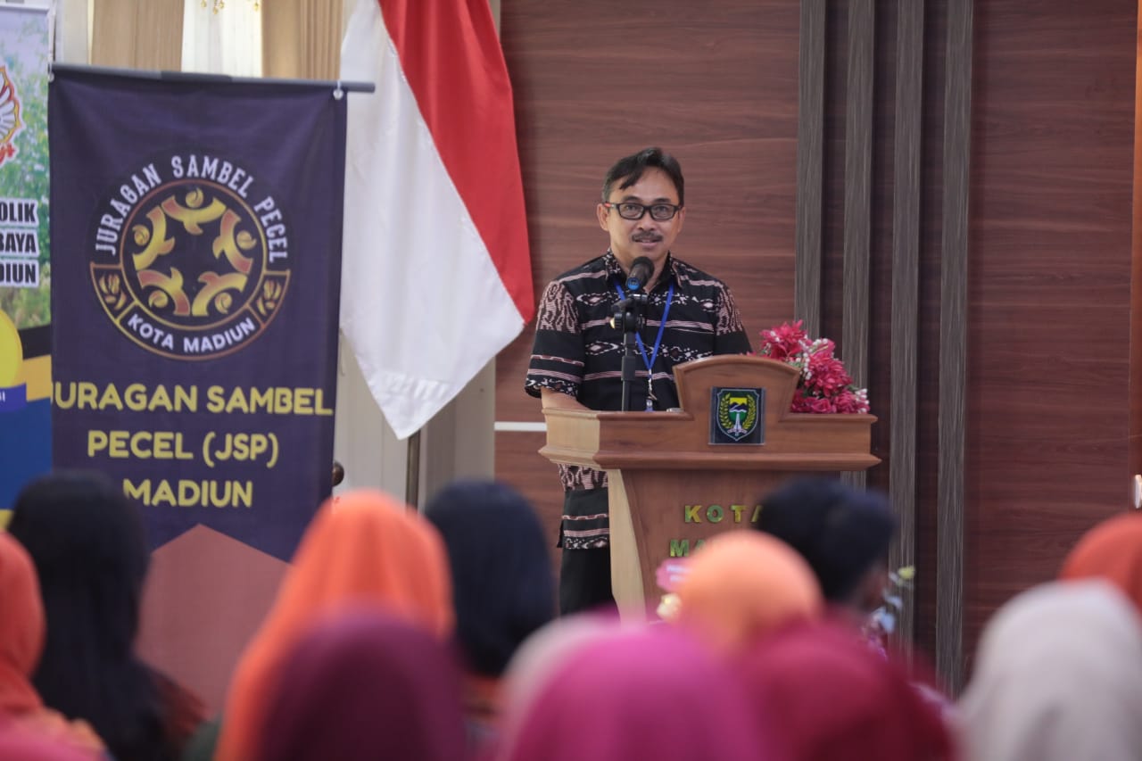 Foto 7 dari 13: Hadiri Pelatihan Produksi Permen Pecel, Wali Kota: Inovasi Baru Seperti Ini Harus Terus Dimunculkan