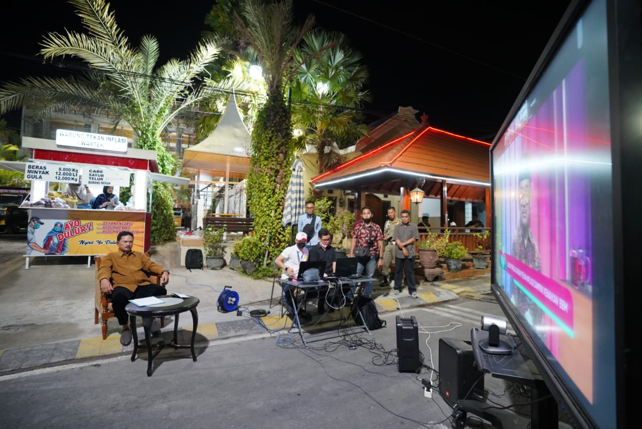 Foto 2 dari 8: Jadi Narasumber 'Gak Cumak Cangkrukan', Wali Kota Paparkan Strategi Penanganan Inflasi