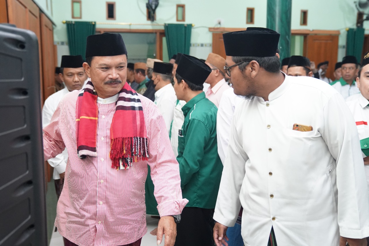 Foto 10 dari 10: Hadiri Peringatan Hari Santri PCNU, Wali Kota Sampai Terima Kasih Atas Peran Santri dan Kiai