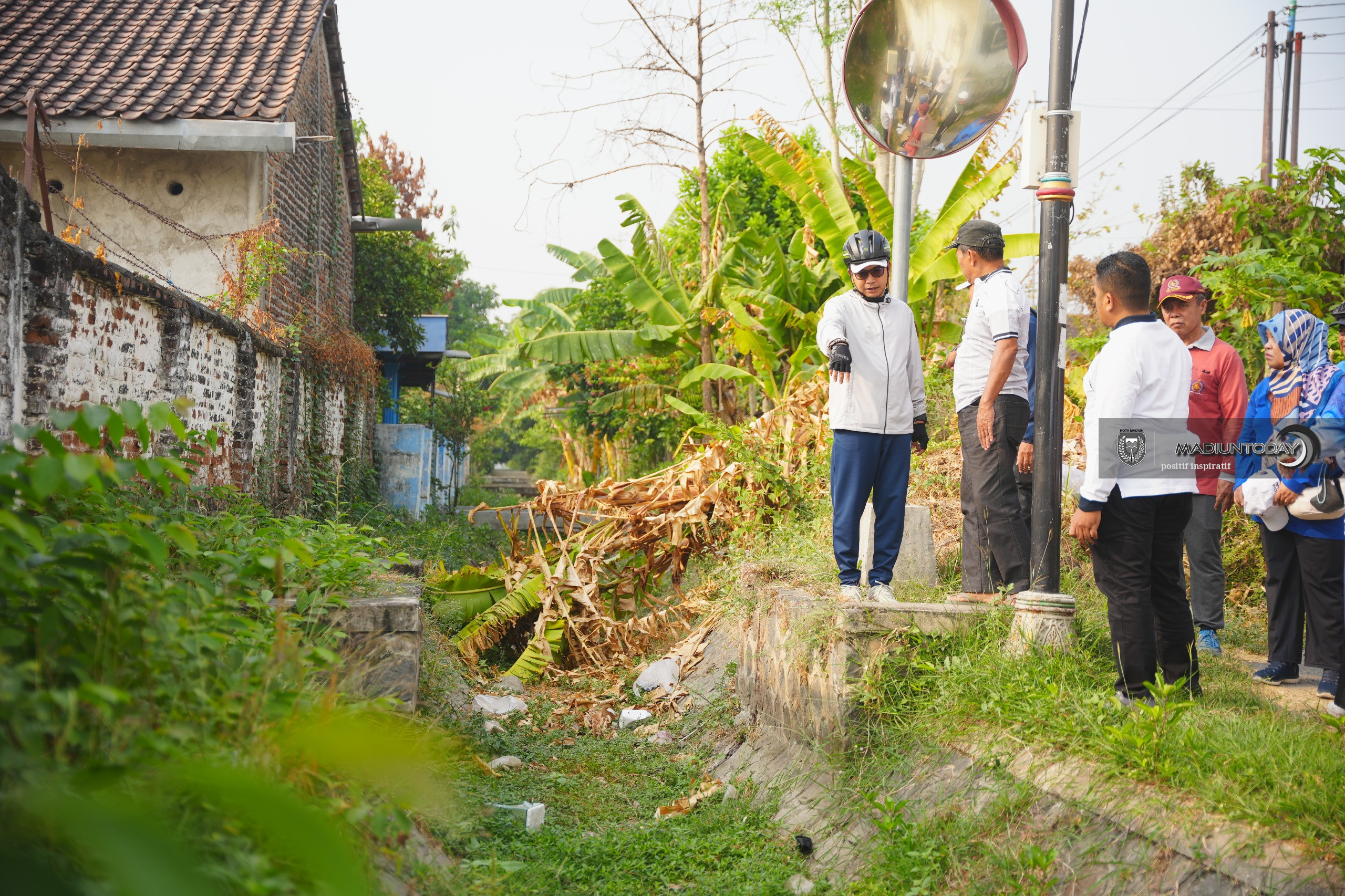 Foto 4 dari 20: Plt Wali Kota Madiun Turun ke Klegen, 8 Titik Bermasalah Langsung Ditindaklanjuti