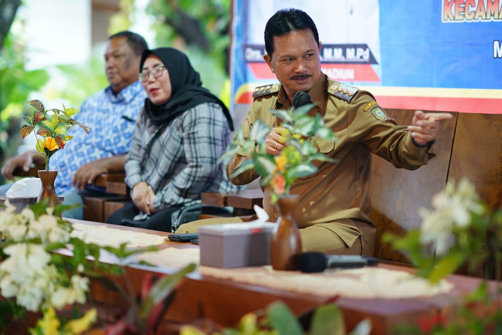 Foto 7 dari 11: Sambang Warga di Dua Kelurahan, Wali Kota Pesan Jaga Kesehatan Selama Bulan Ramadan