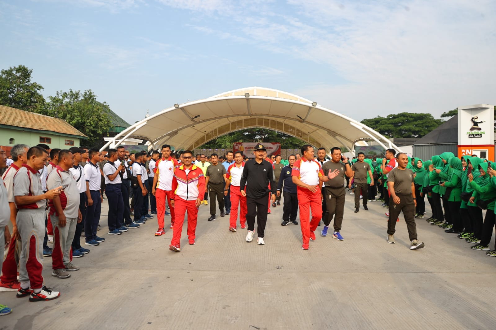 Foto 3 dari 6: Sukses dalam Pembangunan, Wali Kota Maidi dapat Apresiasi dari Panglima TNI