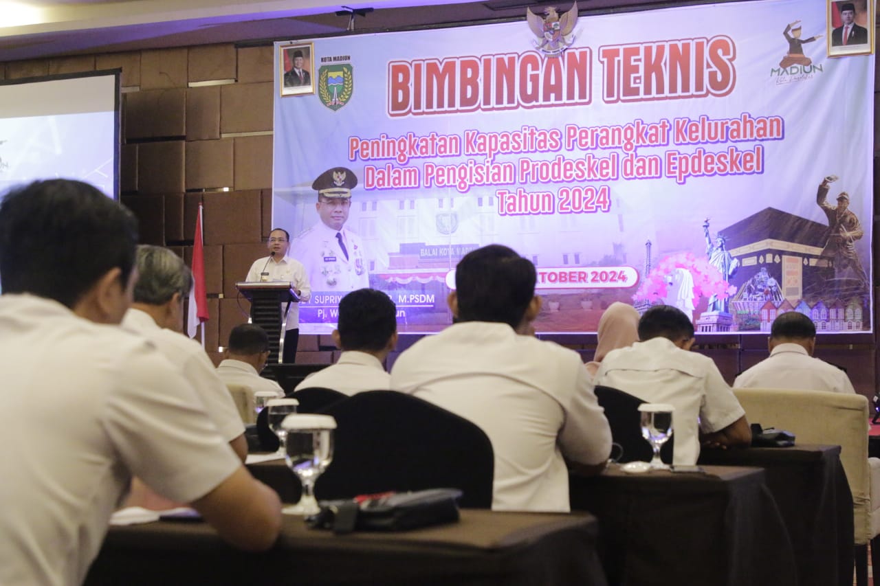 Foto 5 dari 11: Tingkatkan Kapasitas Perangkat Kelurahan dalam Pengisian Prodeskel dan Epdeskel, Pemkot Gelar Bimtek