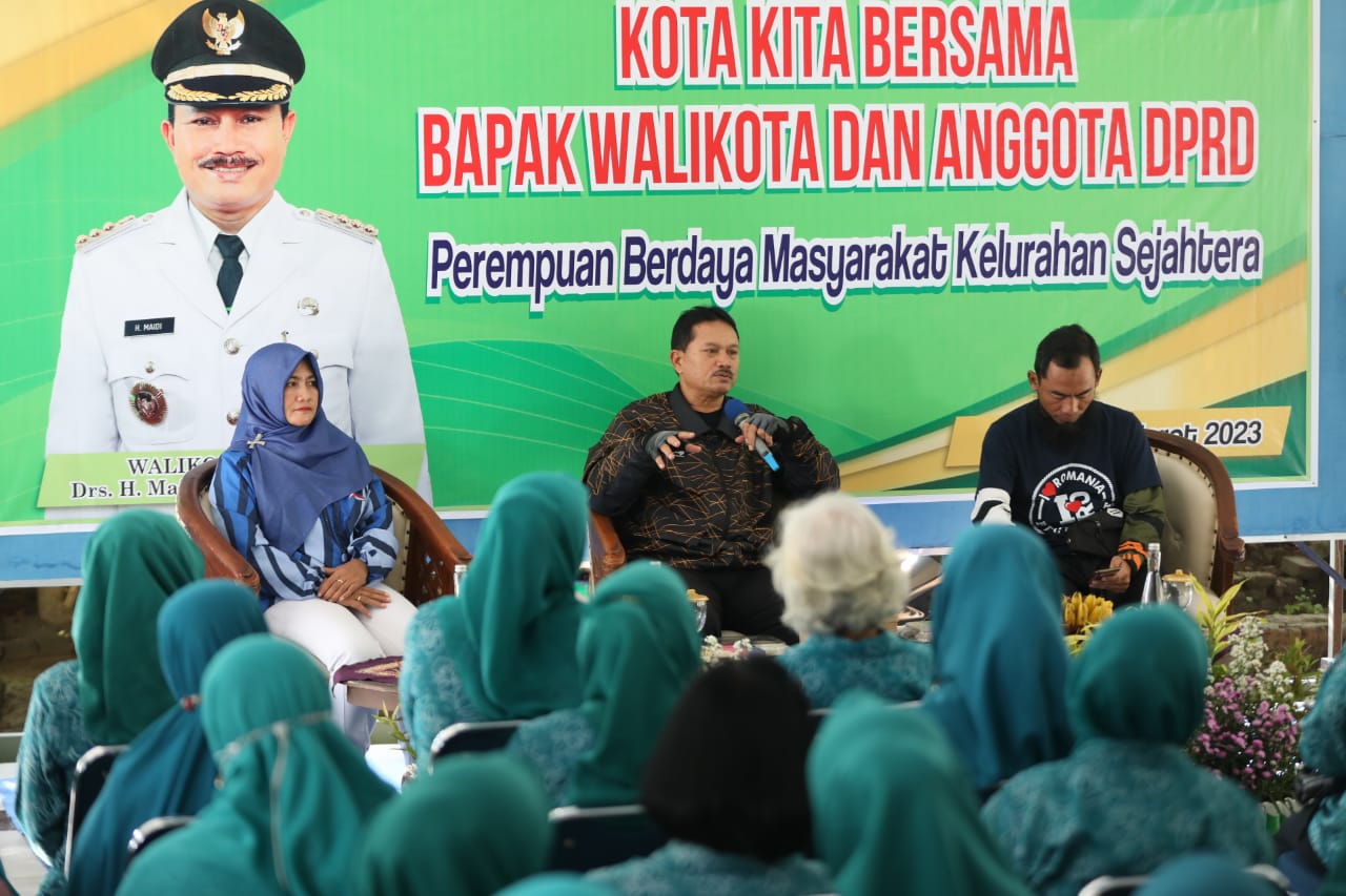 Foto 3 dari 11: Gowes 3 Kelurahan, Wali Kota Ajak Perempuan Berdaya Agar Lebih Sejahtera