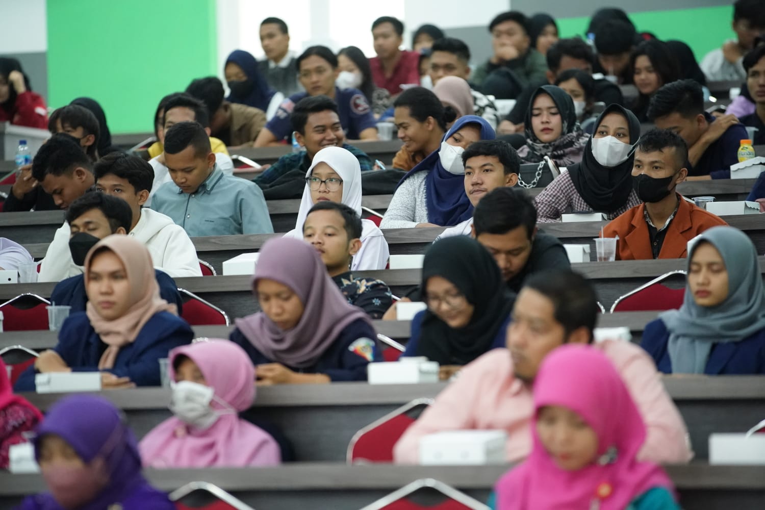 Foto 8 dari 10: Jadi Pembicara Seminar di Unmer, Wali Kota: Perbedaan Harus Bisa Menyempurnakan Kehidupan