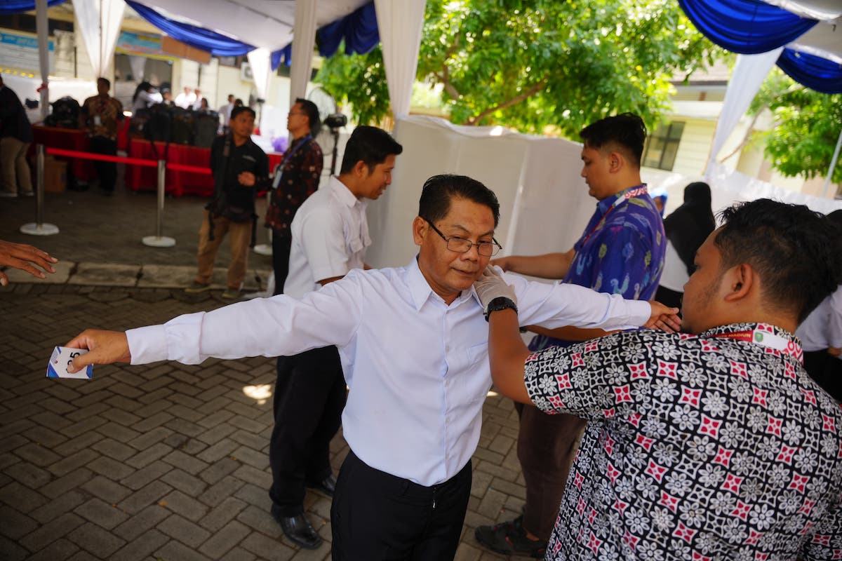 Foto 1 dari 7: Duh! Peserta Tes CPNS/PPPK Kedapatan Bawa Jimat Hingga Contekan Jelang Masuk Ruang Ujian