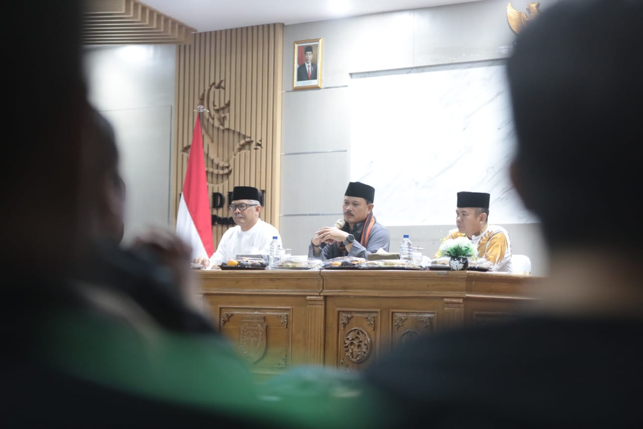 Foto 10 dari 12: Audiensi dengan Pedagang Pasar, Wali Kota Beri Banyak Diskon Kepada Pedagang