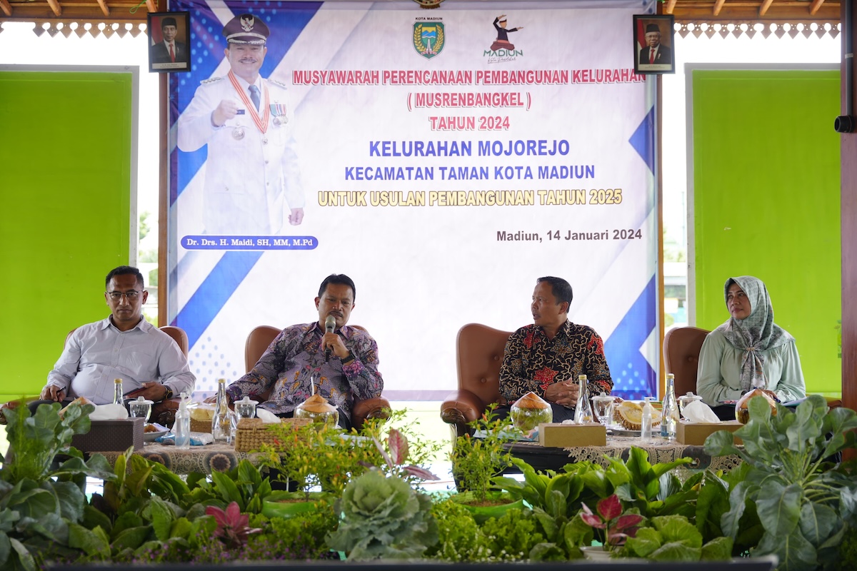 Foto utama berita: Pimpin Musrenbang di Tiga Kelurahan, Wali Kota Resmikan Lapangan Voli dan Sampaikan Hasil Pembangunan
