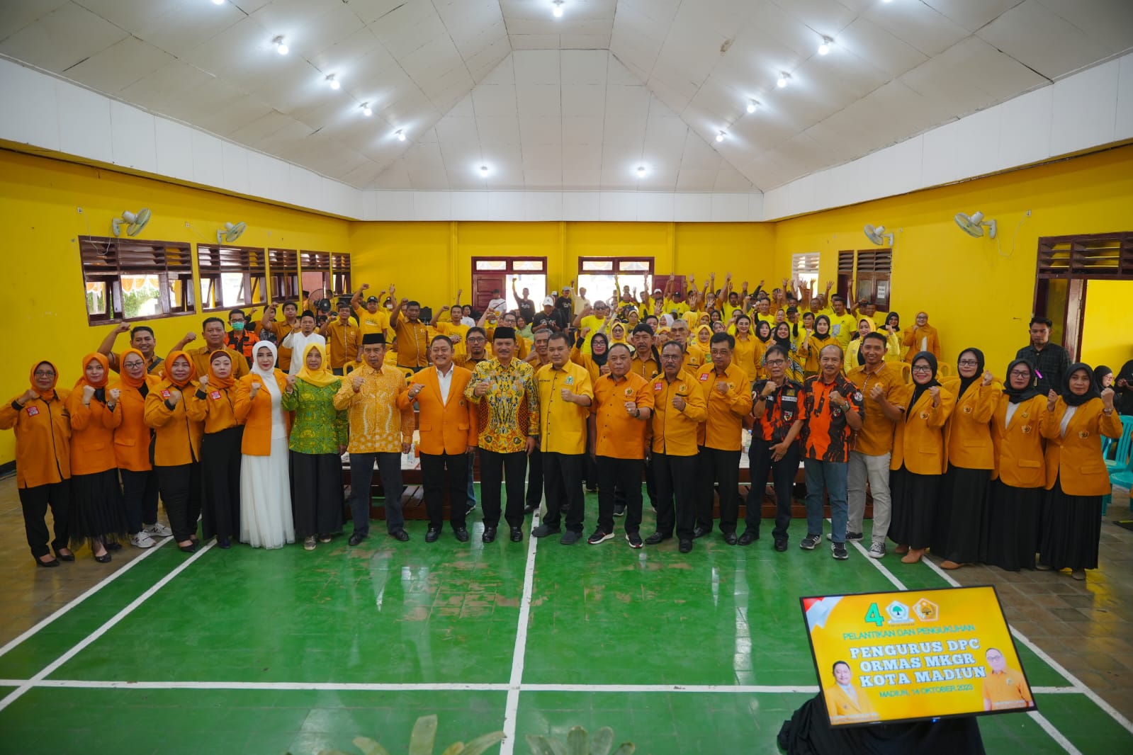 Foto 8 dari 8: Hadiri Pelantikan MKGR, Wali Kota Ajak Tingkatkan Kemajuan Kota