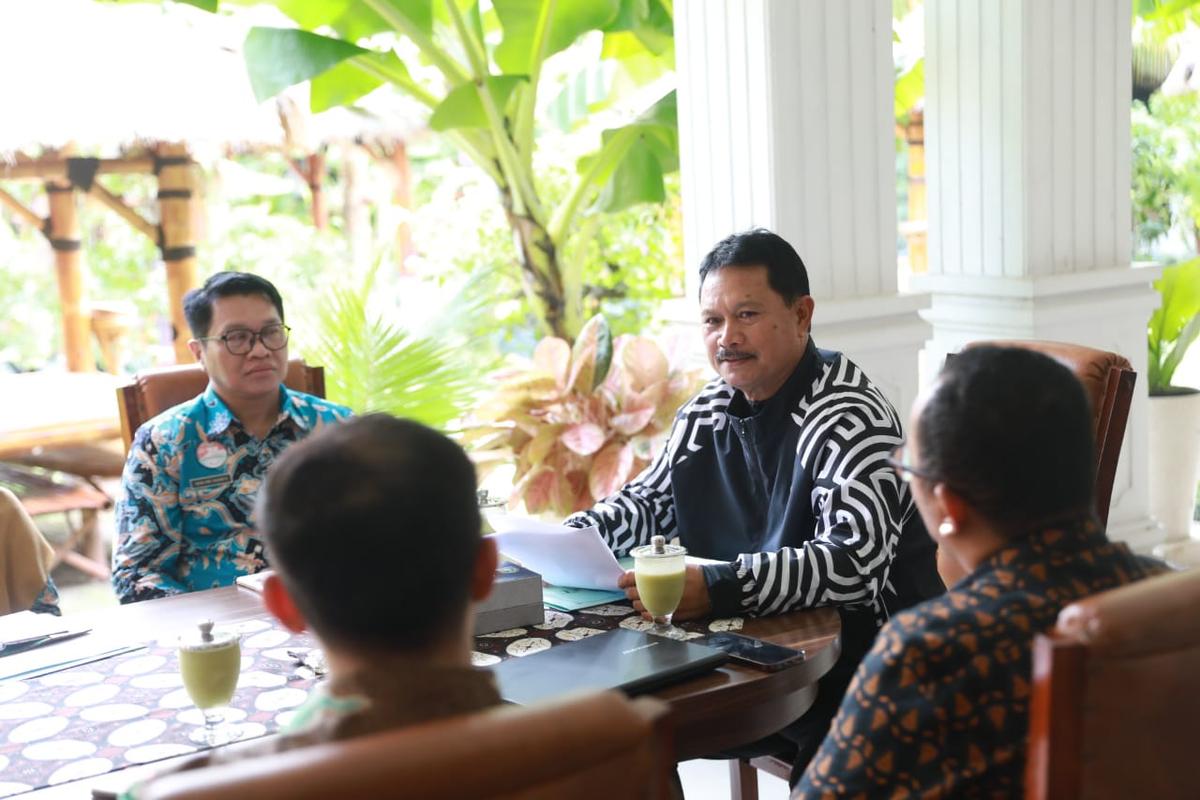 Foto 2 dari 14: Layani Lima Audiensi, Wali Kota Bahas Investasi Hingga Kerja Sama Pembangunan Di Kota Madiun