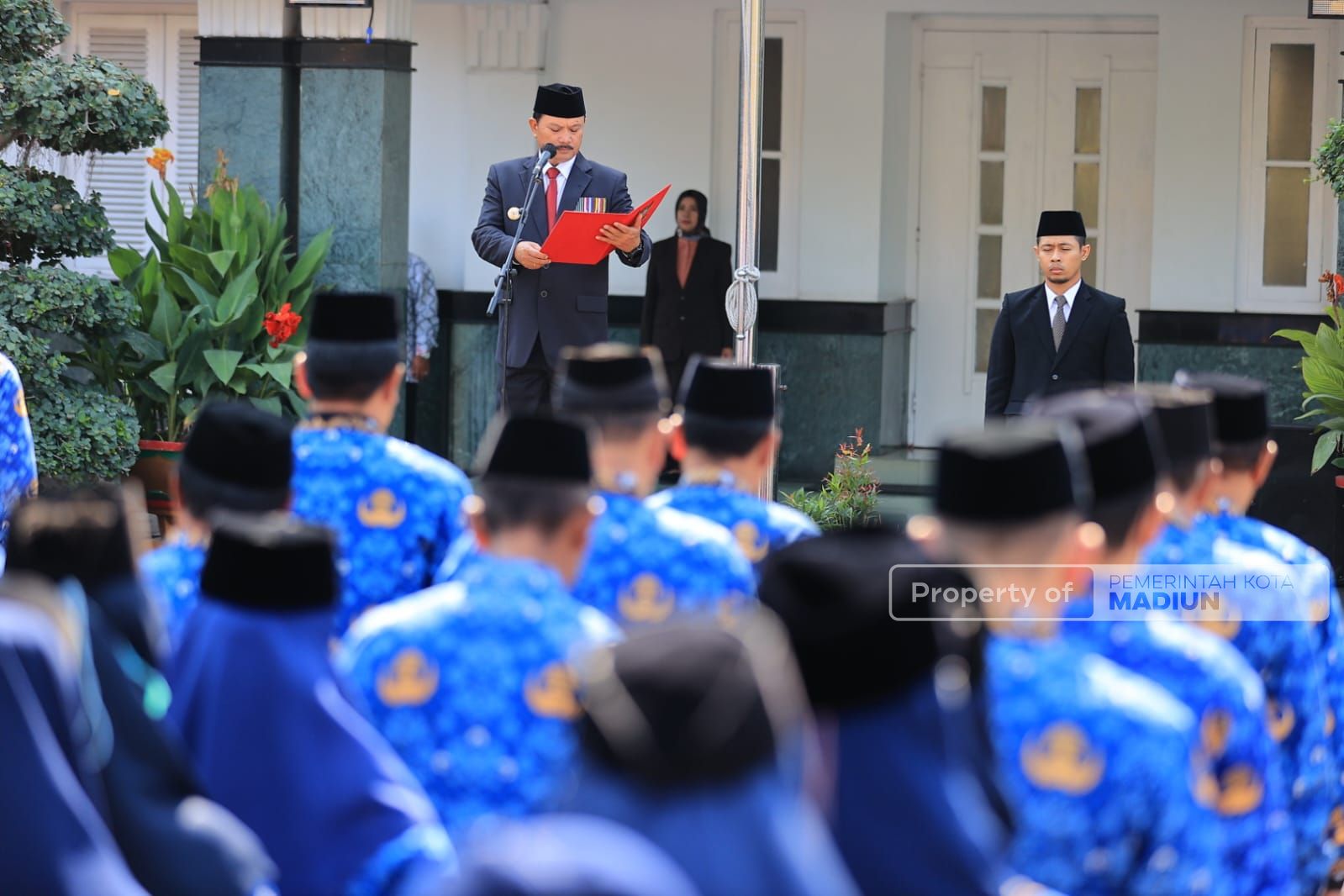 Foto 1 dari 10: Pimpin Upacara Hari Kesaktian Pancasila, Wali Kota Ajak Masyarakat Jadikan Pancasila Sebagai Pemersatu Bangsa