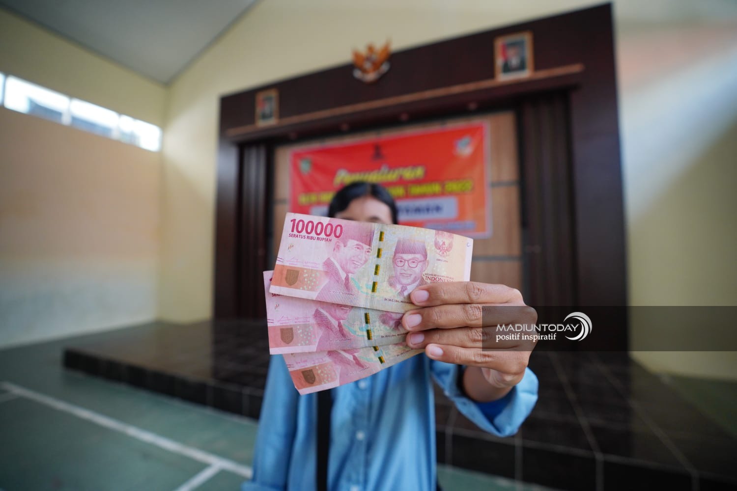 Foto 2 dari 6: BLT BBM Daerah dan BLT BBM DID Mulai Dicairkan, Ada 8.883 KPM, Dapat Rp 150 Ribu Selama Empat Bulan